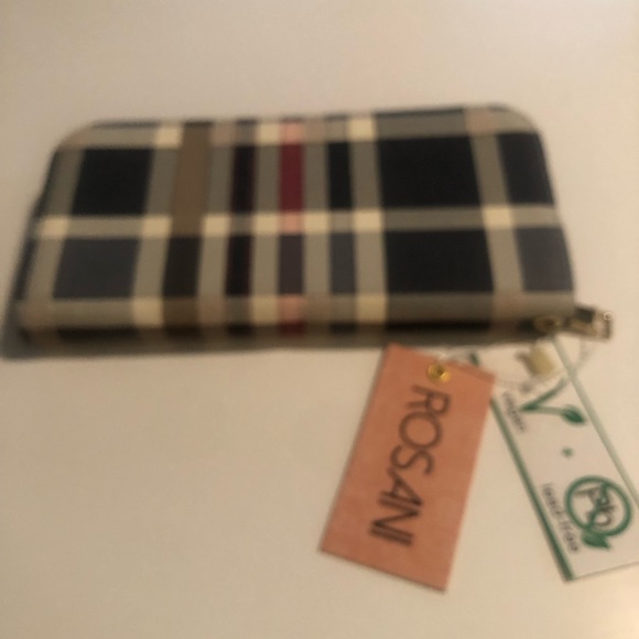 Black and red vegan lead free zippered top wallet - Picture 2 of 10